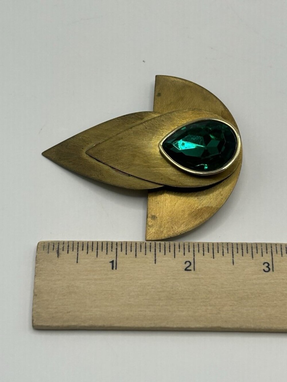 Vintage Art Deco Style Gold Tone Brooch Green Rhinestone Geometric Pin Traitors - Picture 9 of 9